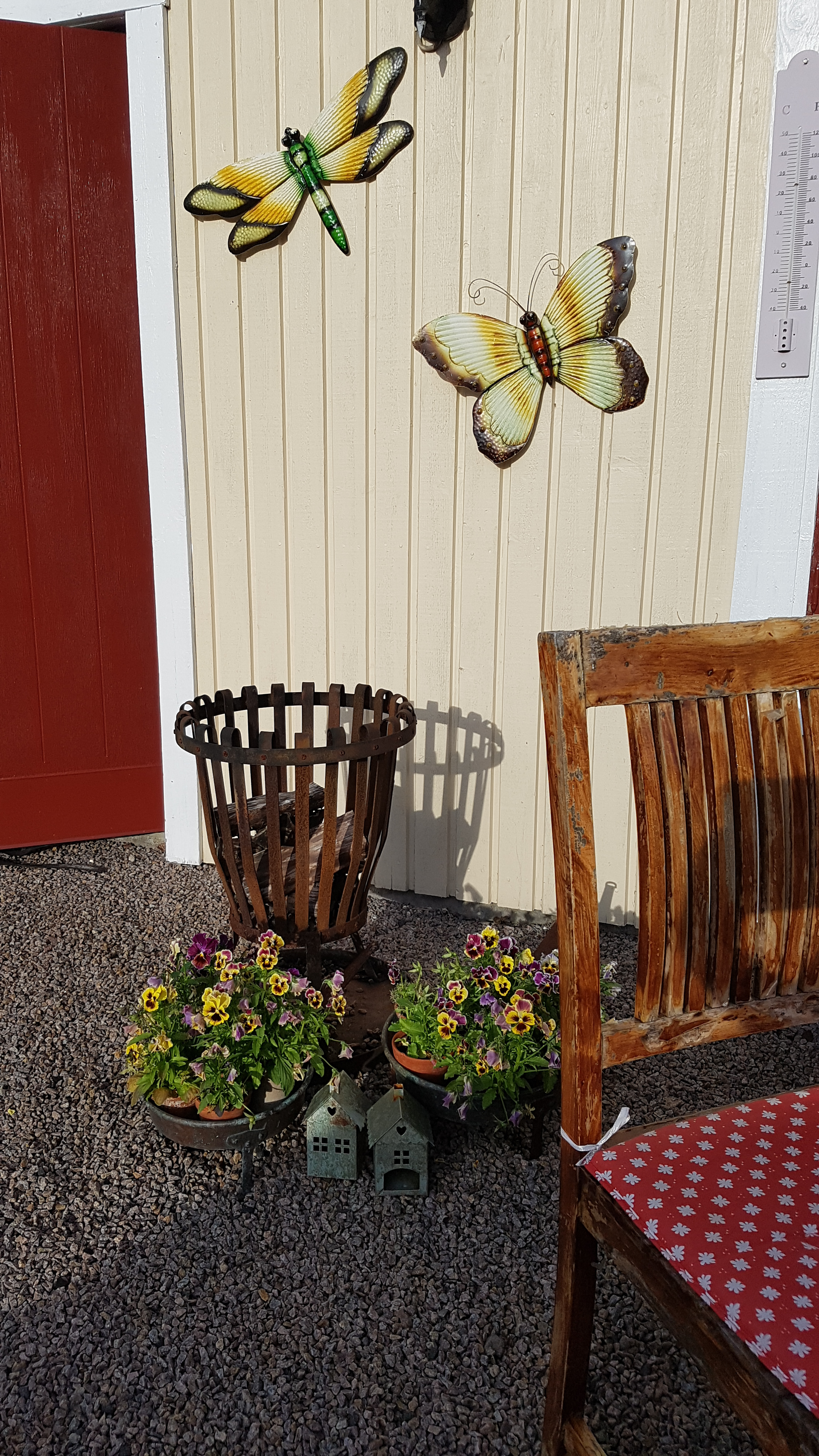 Fjärilar på väggen.